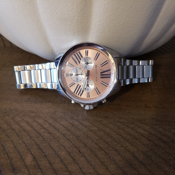 Michael Kors Jewelry - 🍀💚 Michael Kors watch